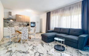 Amazing Apartment In Podstrana With Wifi